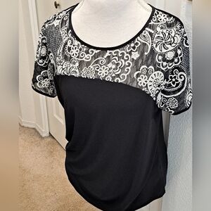 Perseption Concept Short Sleeve Top.      Size XL